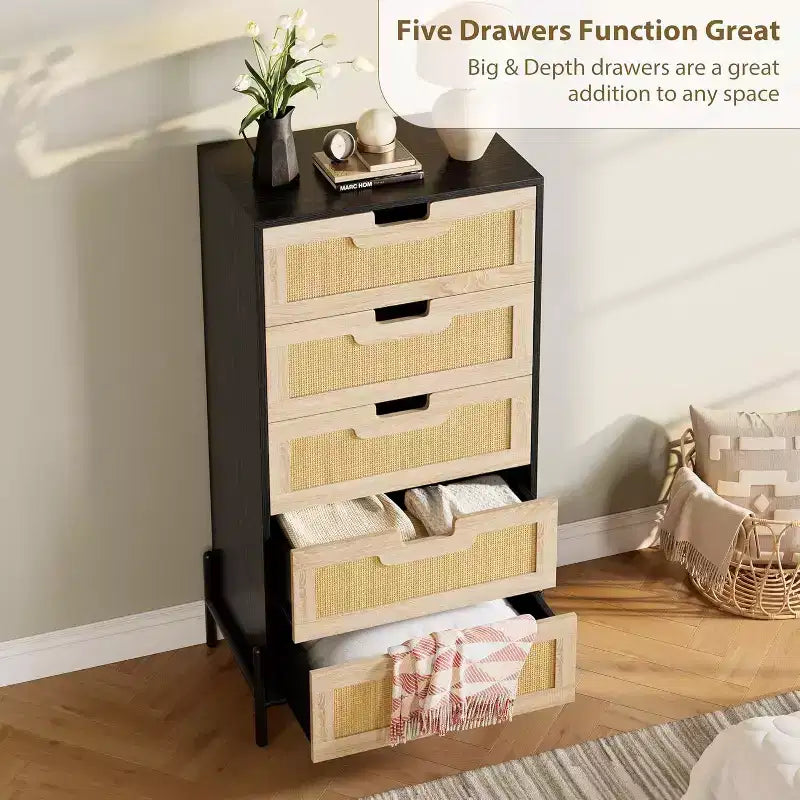 Cassettiera a 5 cassetti in rattan Black+Oak / Oak con gambe in metallo