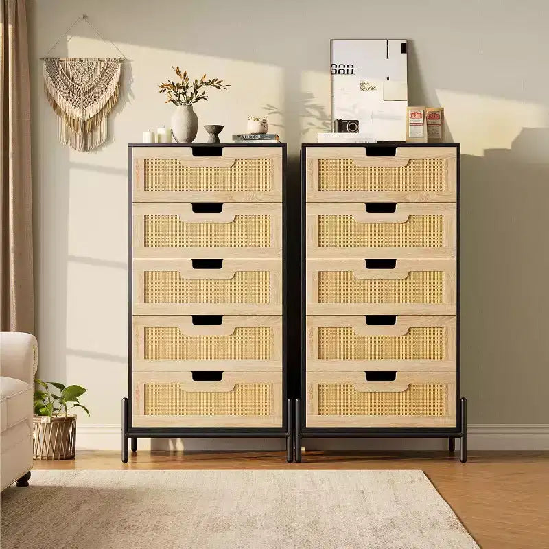 Cassettiera a 5 cassetti in rattan Black+Oak / Oak con gambe in metallo