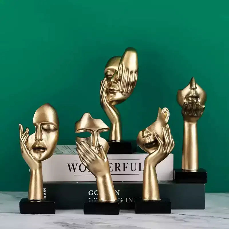 Scultura Astratta di Maschera in Resina Dorata – Singola, Decorazione per la Casa